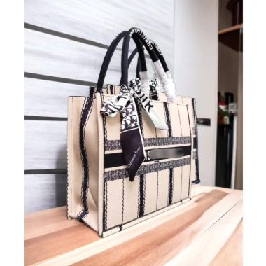 Bán sỉ Túi Tote Nữ Công Sở Nền Kem Size 36‑41cm (To Nhất) + Khăn Loại 1 – Hình Thật 109k