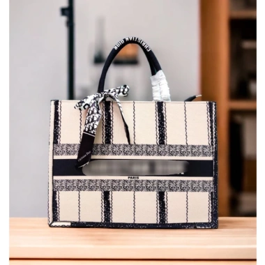 Bán sỉ Túi Tote Nữ Công Sở Nền Kem Size 36‑41cm (To Nhất) + Khăn Loại 1 – Hình Thật 109k