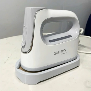 Bàn Ủi Hơi Nước Cầm Tay JIWON Korea JW-2.879 – Mini Nhỏ Gọn, Mạnh Mẽ, Giá Ưu Đãi 399.500₫ 2