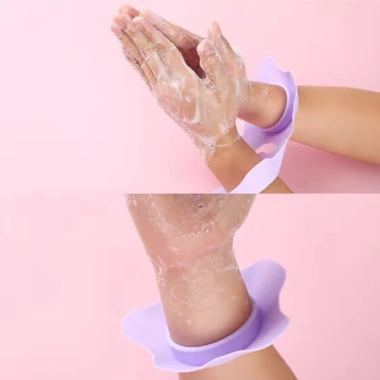 Băng Đeo Tay Rửa Mặt Chống Tràn Nước Silicone Đa Màu - JULEP BEAUTY Giá 14.500 VND 4 Băng Đeo Tay Rửa Mặt Chống Tràn Nước Silicone Đa Màu - JULEP BEAUTY Giá 14.500 VND 4