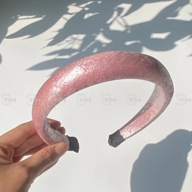 Băng đô cài tóc bé gái ViBe vải lấp lánh sang trọng, phụ kiện Tết giá 32.500 VND