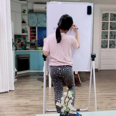 Bảng flipchart bút lông không dòng kẻ, chân gấp di động, nâng cao - 210.000 VND 8
