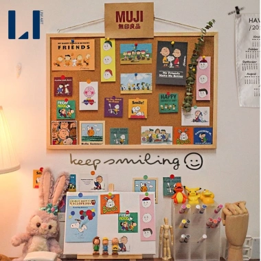 Bảng ghim gỗ bần đa năng kèm sticker, ghim, dây, móc treo, đinh - dùng cho giấy note, tranh ảnh, postcard, giá chỉ 79.000₫