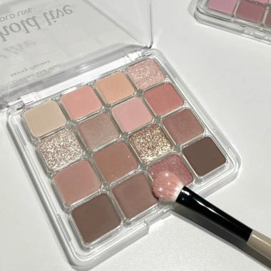 Bảng phấn mắt 16 ô màu HOLD LIVE Magic Eyeshadow HLIV111 - Nhũ mịn lì, màu sắc đa dạng, giá ưu đãi 158k 10 Bảng phấn mắt 16 ô màu HOLD LIVE Magic Eyeshadow HLIV111 - Nhũ mịn lì, màu sắc đa dạng, giá ưu đãi 158k 10