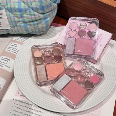 Bảng Phấn Mắt GOGO TALES 8 ô + Highlight + Má Hồng 3 trong 1 CAT Sticker Sweet, giảm còn 130k