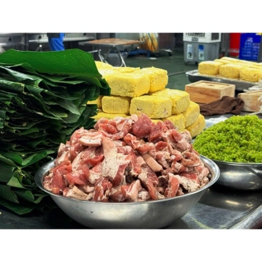 Bánh Chưng Tươi Tiệt Trùng Cô Hương Béo 1.200g - Giá 140k, Ngon Lạ, Bảo Quản Dễ