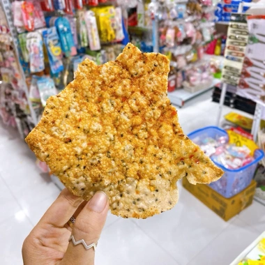 Bánh đa nướng muối ớt dòn tan Bến Tre, vị cay ngọt béo từ nước cốt dừa - Chỉ 115k