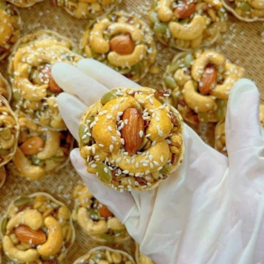 Bánh Hoa Mai Mix Hạt Dinh Dưỡng 500g - Ăn Vặt Lành Mạnh cho Mẹ Bầu, Người Ăn Kiêng, Ăn Chay - Ximafarm Giá 90.000 VND