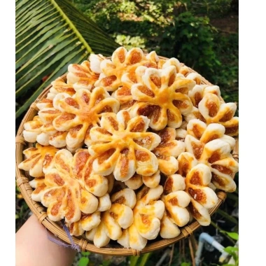 Bánh khóm hoa mai nhà làm hộp 500g - Quà Tết sang trọng, giảm giá 105.000 VND