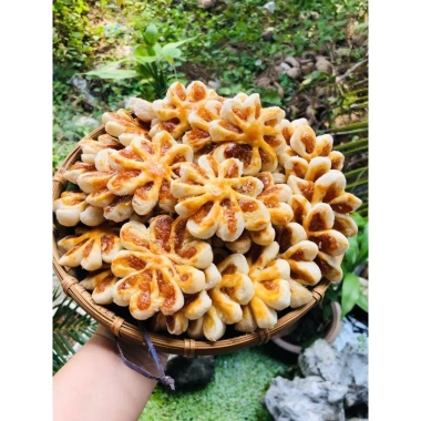 Bánh khóm hoa mai nhà làm hộp 500g - Quà Tết sang trọng, giảm giá 105.000 VND 2 Bánh khóm hoa mai nhà làm hộp 500g - Quà Tết sang trọng, giảm giá 105.000 VND 2