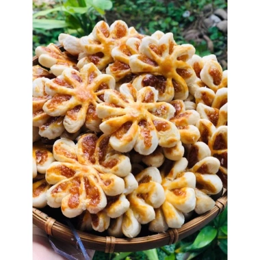 Bánh khóm hoa mai nhà làm hộp 500g - Quà Tết sang trọng, giảm giá 105.000 VND 3 Bánh khóm hoa mai nhà làm hộp 500g - Quà Tết sang trọng, giảm giá 105.000 VND 3