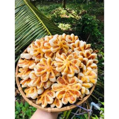 Bánh khóm hoa mai nhà làm hộp 500g - Quà Tết sang trọng, giảm giá 105.000 VND