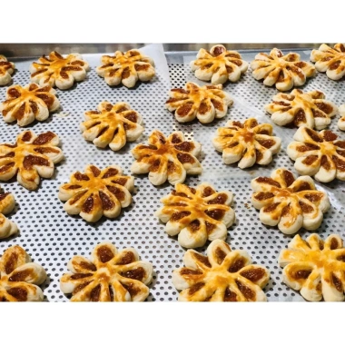 Bánh khóm hoa mai nhà làm hộp 500g - Quà Tết sang trọng, giảm giá 105.000 VND