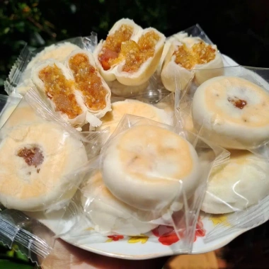 Bánh pía Tân Dan lợi nhân mặt gà quay - Giá 100k, giảm từ 125k, giao nhanh HCM 3 Bánh pía Tân Dan lợi nhân mặt gà quay - Giá 100k, giảm từ 125k, giao nhanh HCM 3