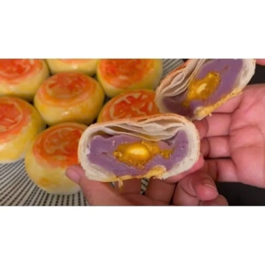 Bánh Pía Tân Xương Thành Hộp Tím 380g, Khoai Môn, Sầu Riêng, Trứng Vịt Muối – 55.000 VNĐ