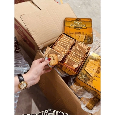 Bánh quy dừa nướng Mushroom hộp thiếc cao cấp 170g 3 màu xanh đỏ vàng - Quà Tết sang trọng, giảm giá 146k
