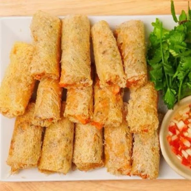 Bánh rế cuốn chả giò giòn tan, vị đậm đà, chỉ 10.000 VND, giảm từ 13.000 VND