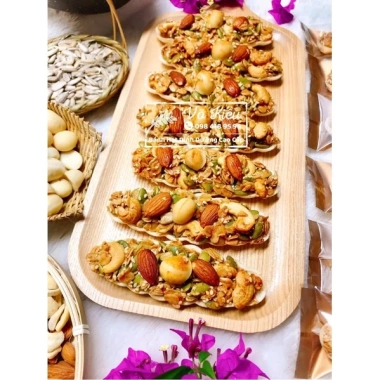 Bánh Thuyên Mix Hạt Macca 400g - Giảm giá 160k, vị giòn thơm, snack dinh dưỡng Bánh Thuyên Mix Hạt Macca 400g - Giảm giá 160k, vị giòn thơm, snack dinh dưỡng