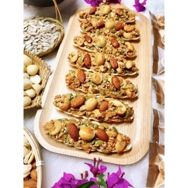 Bánh Thuyên Mix Hạt Macca 400g - Giảm giá 160k, vị giòn thơm, snack dinh dưỡng