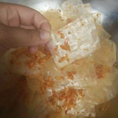 Bánh tráng saté tôm tỏi Long An miêng vuông 1kg - Giòn tan, thơm lạ, chỉ 120.000đ 3 Bánh tráng saté tôm tỏi Long An miêng vuông 1kg - Giòn tan, thơm lạ, chỉ 120.000đ 3