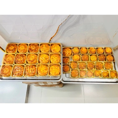 Bánh trung thu handmade Hỏa tốc 250g 200g 75g 2 trứng muối 1 trứng siêu ngon TN FOOD giảm giá 45.000 VND 3