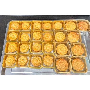 Bánh trung thu handmade Hỏa tốc 250g 200g 75g 2 trứng muối 1 trứng siêu ngon TN FOOD giảm giá 45.000 VND 5