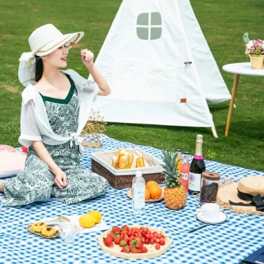 Bạt Picnic 2x2m Chống Thấm Họa Tiết Caro - Gấp Gọn, Giá Ưu Đãi 76.500₫ 10 Bạt Picnic 2x2m Chống Thấm Họa Tiết Caro - Gấp Gọn, Giá Ưu Đãi 76.500₫ 10