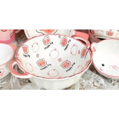 Bát Sứ Quai Cầm Họa Tiết Heo Hồng Happy Pig - Giá 50.000, Bền, Dùng Hàng Ngày