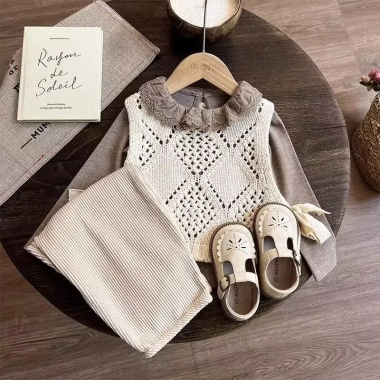 Bé gái 3 bộ áo vest đan + quần mùa thu 2.025 - Homewear dễ thương, mềm mại, giá 281k 3 Bé gái 3 bộ áo vest đan + quần mùa thu 2.025 - Homewear dễ thương, mềm mại, giá 281k 3