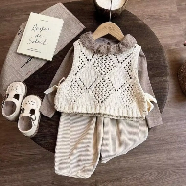 Bé gái 3 bộ áo vest đan + quần mùa thu 2.025 - Homewear dễ thương, mềm mại, giá 281k 4 Bé gái 3 bộ áo vest đan + quần mùa thu 2.025 - Homewear dễ thương, mềm mại, giá 281k 4