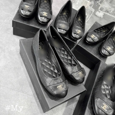 Bệt form rộng xinh xỉu size 35-39 trần trám siêu sang, fullbox, giá ưu đãi 440k 5
