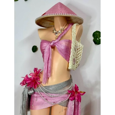 Bikini Hồng Sương Mai - Khăn quấn, dây chuyền vỏ sò, 2 kẹp hoa, giảm 550.000₫ 2