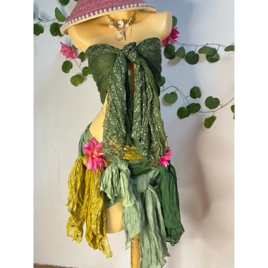 Bikini khăn quấn đi biển, 2 kẹp hoa, dây chuyền vỏ sò, chip - Giá 550.000₫