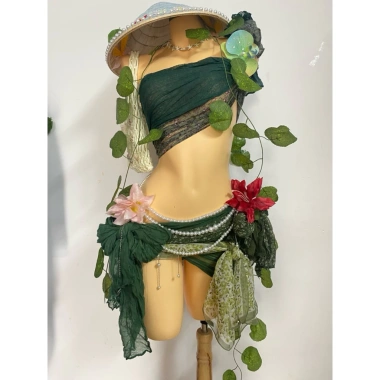 Bikini khăn quấn xanh lá - Đồ đi biển đẹp lạ, kèm vòng cổ vỏ sò, kẹp hoa, chip & dây đeo eo, ưu đãi 650k Bikini khăn quấn xanh lá - Đồ đi biển đẹp lạ, kèm vòng cổ vỏ sò, kẹp hoa, chip & dây đeo eo, ưu đãi 650k