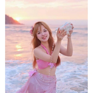 Bikini Set Khăn Quấn San Hô Hồng + Dây Chuyền Vỏ Sò & 2 Kẹp Hoa Chip - Giá 389k