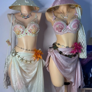 Bikini vàng vỏ sò phối ngọc trai - tặng dây chuyền vỏ sò, 2 kẹp hoa, chỉ 599.000₫