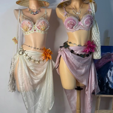 Bikini vàng vỏ sò phối ngọc trai - tặng dây chuyền vỏ sò, 2 kẹp hoa, chỉ 599.000₫