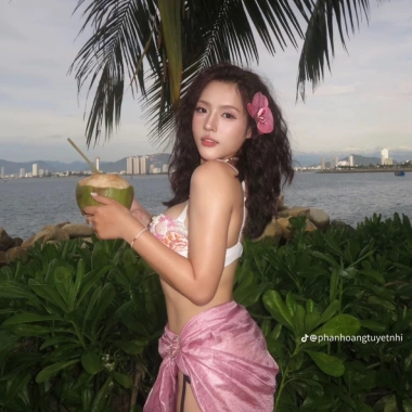 Bikini vỏ sò ngọc trai sang trọng, tặng dây chuyền vỏ sò, chip, 2 kẹp hoa (không bao gồm phụ kiện) - Giá 550.000₫