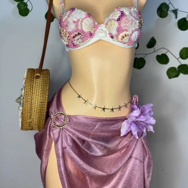 Bikini vỏ sò ngọc trai sang trọng, tặng dây chuyền vỏ sò, chip, 2 kẹp hoa (không bao gồm phụ kiện) - Giá 550.000₫