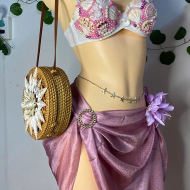 Bikini vỏ sò ngọc trai sang trọng, tặng dây chuyền vỏ sò, chip, 2 kẹp hoa (không bao gồm phụ kiện) - Giá 550.000₫