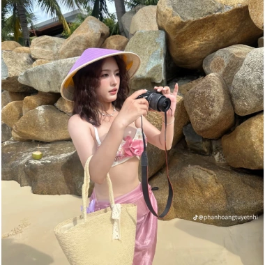 Bikini vỏ sò ngọc trai sang trọng, tặng dây chuyền vỏ sò, chip, 2 kẹp hoa (không bao gồm phụ kiện) - Giá 550.000₫