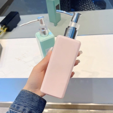 Bình đựng xà phòng dạng lỏng hình vuông tiện dụng cho phòng tắm - 60.523₫ 6 Bình đựng xà phòng dạng lỏng hình vuông tiện dụng cho phòng tắm - 60.523₫ 6