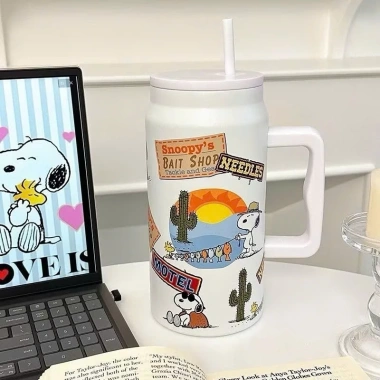 Bình giữ nhiệt In Snoopy 1.500ml - Cốc inox 304 cao cấp, tay cầm chắc, giá 245k