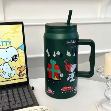 Bình giữ nhiệt In Snoopy 1.500ml - Cốc inox 304 cao cấp, tay cầm chắc, giá 245k