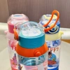 Bình Nước 700ml Cho Bé Nhựa không BPA, Dây Đeo, Hình Phi Hành Gia Xanh Lá và Hồng - 89.900₫ 4