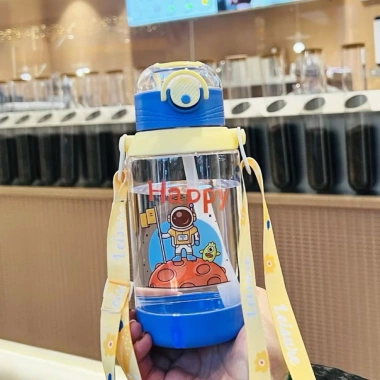 Bình Nước 700ml Cho Bé Nhựa không BPA, Dây Đeo, Hình Phi Hành Gia Xanh Lá và Hồng - 89.900₫ 5 Bình Nước 700ml Cho Bé Nhựa không BPA, Dây Đeo, Hình Phi Hành Gia Xanh Lá và Hồng - 89.900₫ 5