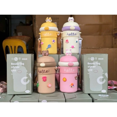 Bình Nước Hello ZADU 450ml Thủy Tinh Bọc Nhựa Cho Bé Đi Học - Ống Hút Tiện Lợi, Nắp Thú Dễ Thương, Giá 99.000 VND