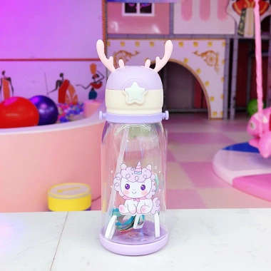 Bình Nước Hoạt Hình Sừng Hươu 600ml Chống Sặc, Sticker và Dây Đeo cho Bé Đi Học, Đi Chơi - Giá 39.000đ 3