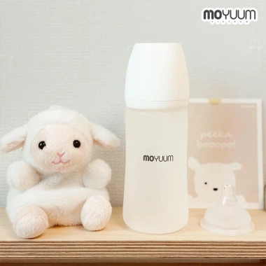 Bình Sữa Moyuum Thuỷ Tinh Tráng Silicone 150ml-240ml An Toàn, Vệ Sinh Dễ Dàng, Giá 565k