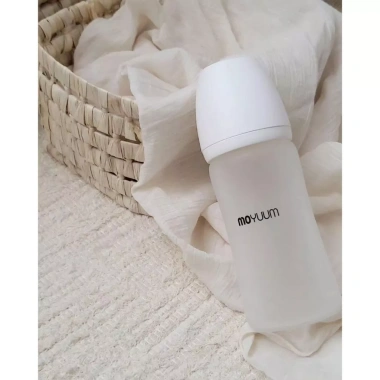 Bình Sữa Moyuum Thuỷ Tinh Tráng Silicone 150ml-240ml An Toàn, Vệ Sinh Dễ Dàng, Giá 565k
